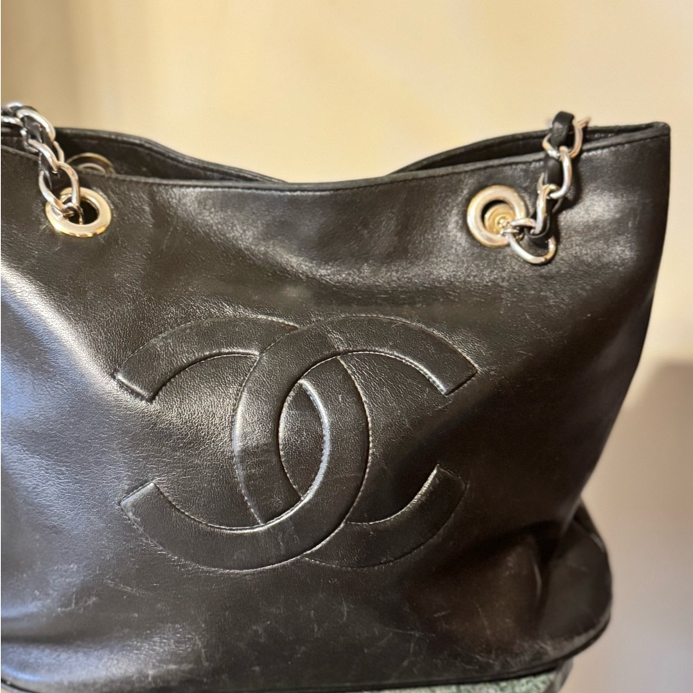 Vintage black purse.